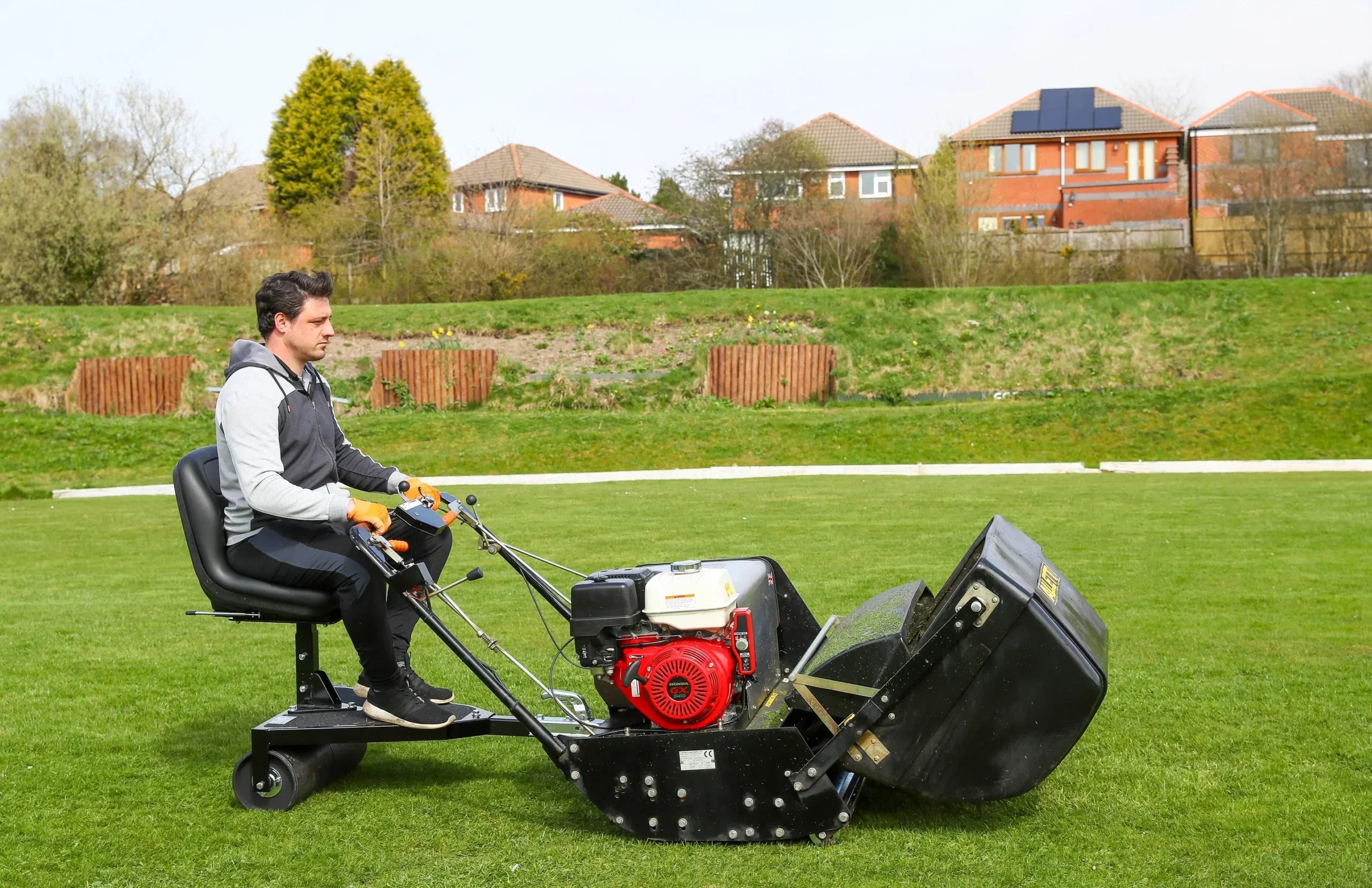 Allett Regal 36 Gas Cylinder Reel Mower 36″ Honda GX340 Hydrostatic Sports Turf Mower