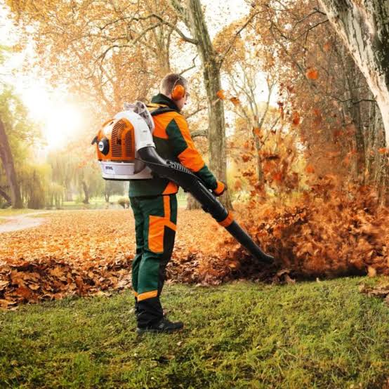 STIHL BR 700 Gas Backpack Blower 196 MPH 35N Commercial Leaf Blower