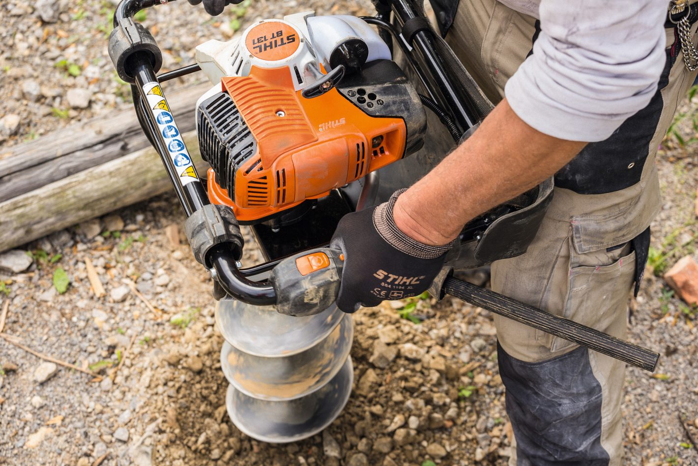 STIHL BT 131 Gas Earth Auger 1.9 HP Professional Post Hole Digger