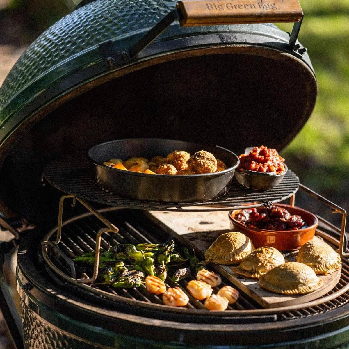 Big Green Egg 18.25 in. Large Charcoal Kamado Grill and Smoker Green